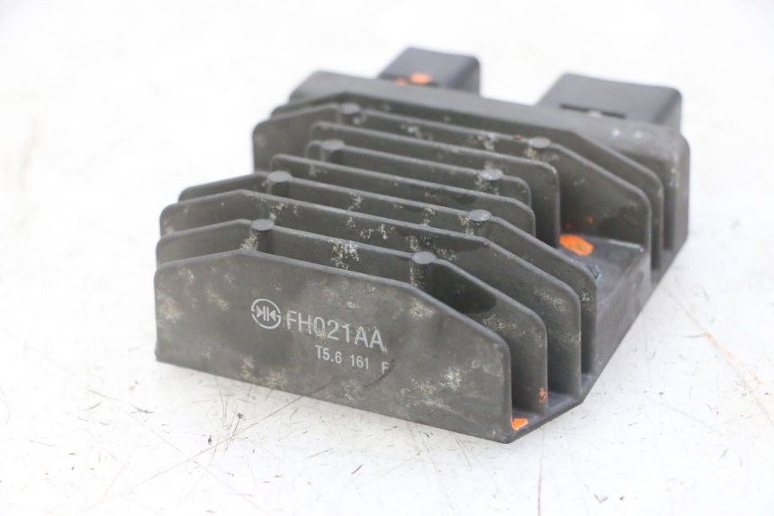 photo de REGULADOR HONDA FORZA ABS 300 (2013 - 2017) - Otra perspectiva