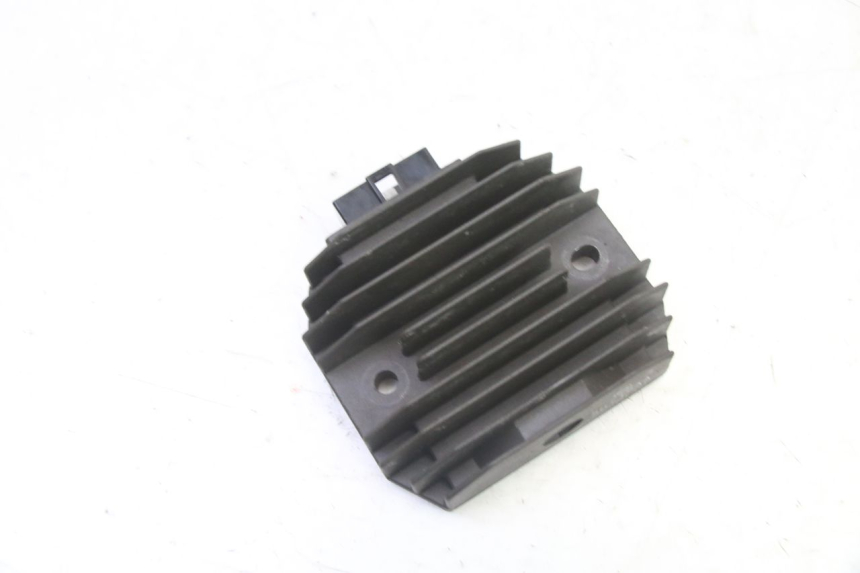 photo de REGULADOR YAMAHA FZ6 FAZER S2 600 (2007 - 2011) - Detalle de la pieza