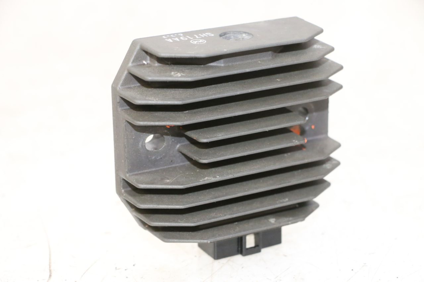 photo de REGULADOR YAMAHA FZ6 N FAZER 600 (2004 - 2006) - Vista principal