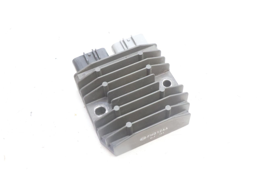 photo de REGULADOR YAMAHA FZ8 800 (2010 - 2016) - Detalle de la pieza
