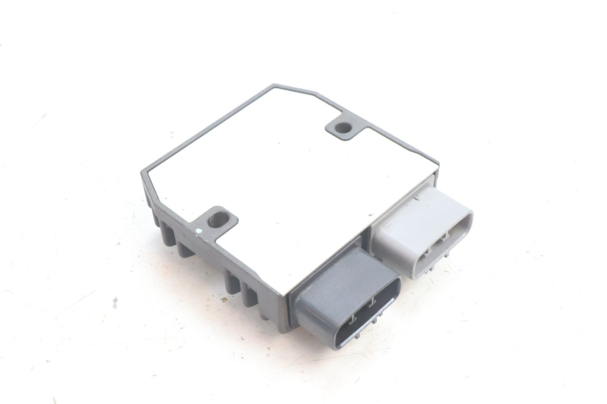photo de REGULADOR YAMAHA FZ8 800 (2010 - 2016) - Primer plano técnico