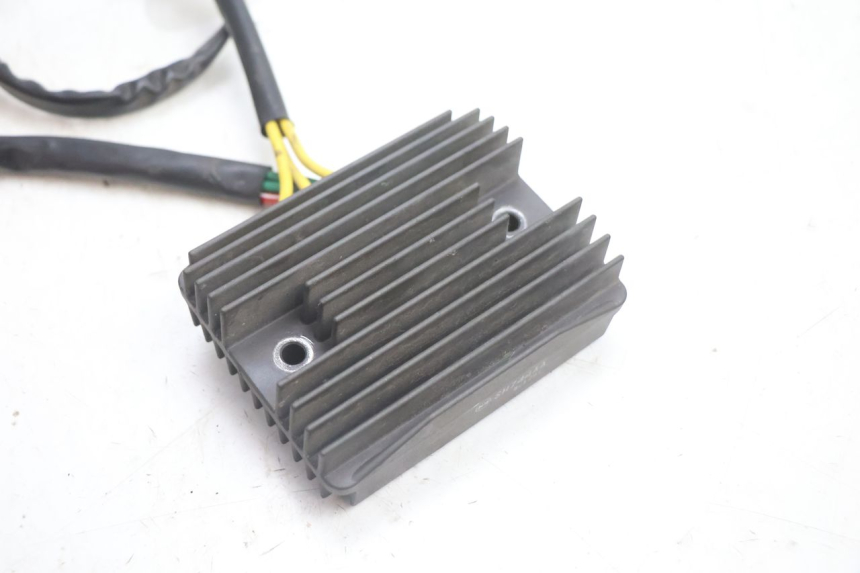 photo de REGULADOR DE CARGA GILERA GP 800 (2007 - 2013) - Detalle de la pieza