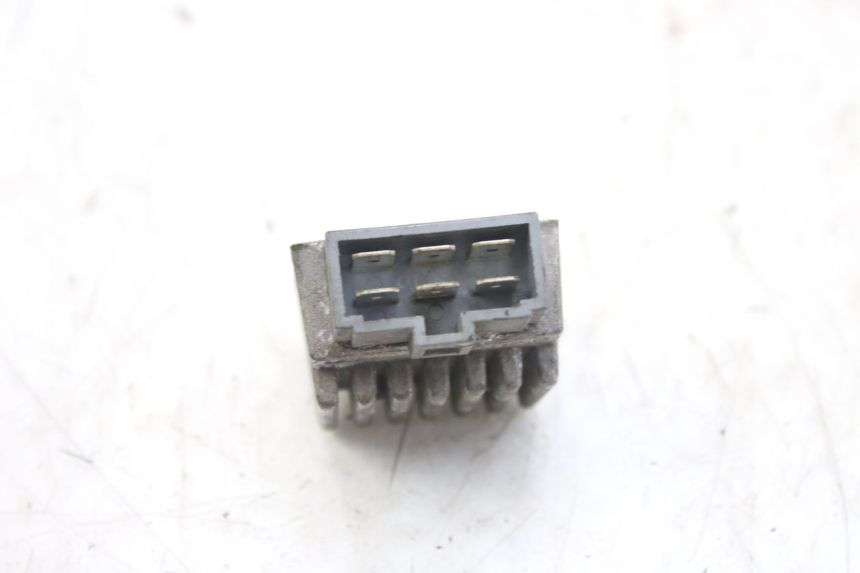 photo de REGULADOR DE CARGA DERBI GPR 50 (2004 - 2009) - Detalle de la pieza