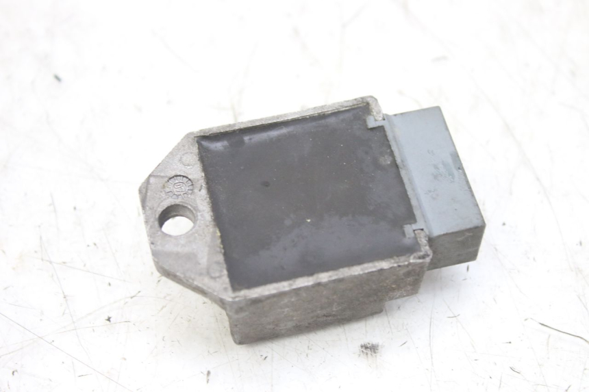 photo de REGULADOR DE CARGA DERBI GPR 50 (2004 - 2009) - Zoom estado de uso