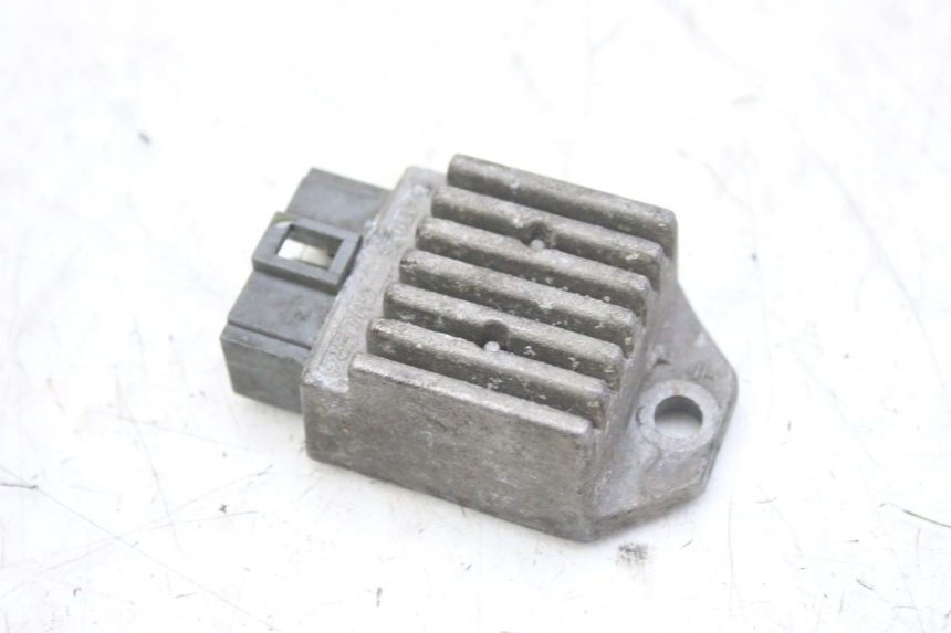 photo de REGULADOR DE CARGA DERBI GPR 50 (2004 - 2009) - Otra perspectiva