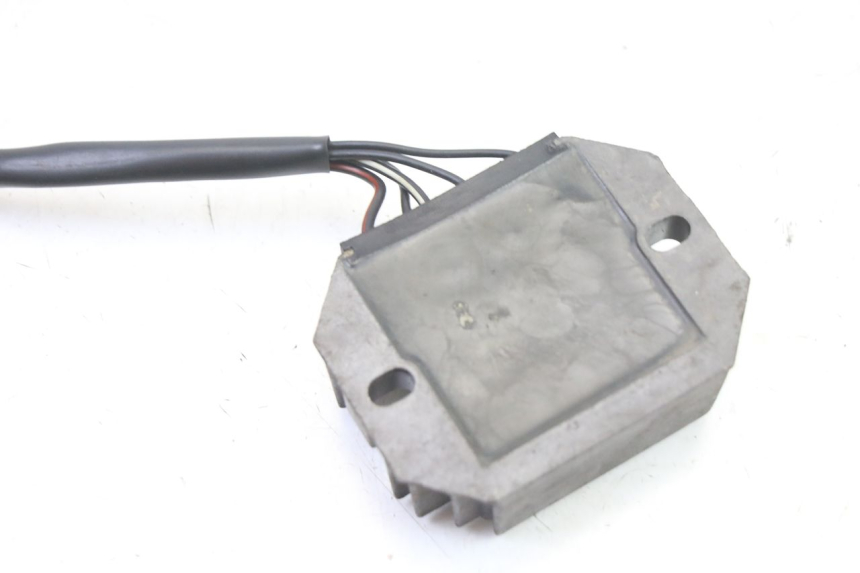 photo de REGULADOR SUZUKI GS GSE 500 (2001 - 2003) - Primer plano técnico