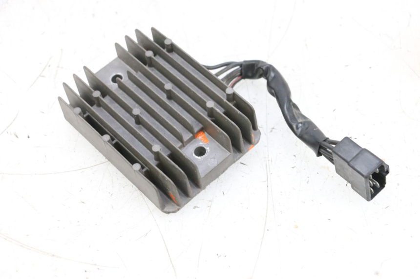 photo de REGULADOR SUZUKI GSXR GSX-R 1000 (2003 - 2004) - Primer plano técnico