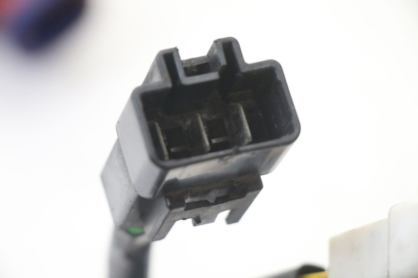 photo de REGULADOR DE CARGA HONDA FES S-WING SWING ABS 125 (2007 - 2015) - Detalles de los puntos de fijación