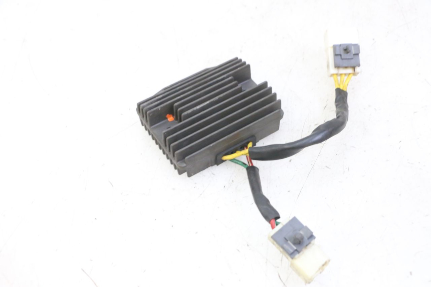 photo de REGULADOR PIAGGIO IE MP3 YOURBAN 300 (2011 - 2016) - Detalle de la pieza