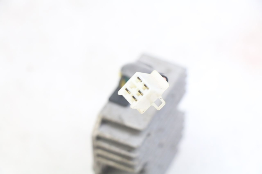 photo de REGULADOR DE CARGA SYM JET SPORT XR 50 (2006 - 2015) - Otra perspectiva