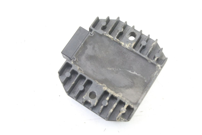 photo de REGULADOR KAWASAKI ZR7 ZR-7 S 750 (1999 - 2004) - Otra perspectiva