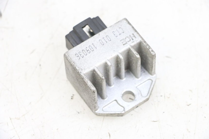 photo de REGULADOR DE CARGA PEUGEOT KISBEE 4T 50 (2010 - 2017) - Otra perspectiva