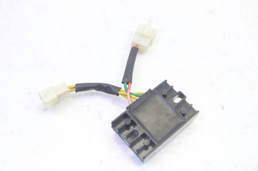 photo de REGULADOR DE CARGA PEUGEOT KISBEE 4T 50 (2018 - 2022) - Otra perspectiva