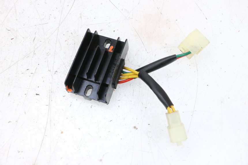 photo de REGULADOR DE CARGA PEUGEOT KISBEE 4T 50 (2018 - 2022) - Detalle de la pieza