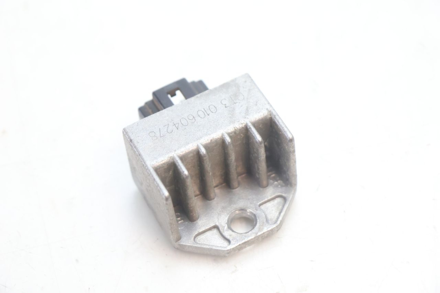 photo de REGULADOR DE CARGA PEUGEOT KISBEE 4T 50 (2010 - 2017) - Detalle de la pieza