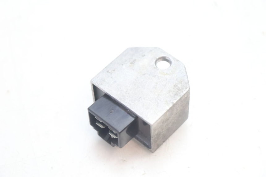 photo de REGULADOR DE CARGA PEUGEOT KISBEE 4T 50 (2010 - 2017) - Otra perspectiva