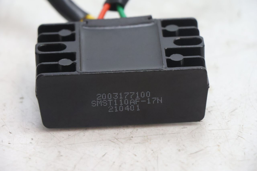photo de REGULADOR DE CARGA PEUGEOT KISBEE 4T 50 (2018 - 2022) - Primer plano técnico