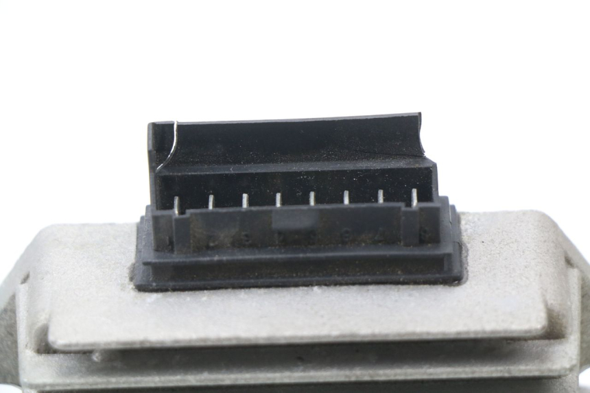 photo de REGULADOR PIAGGIO LIBERTY 2T 50 (2004 - 2008) - Primer plano técnico