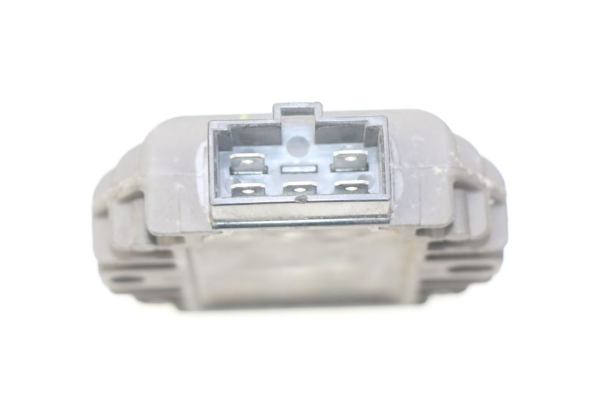 photo de REGULADOR DE CARGA PIAGGIO LIBERTY IGET 4T 50 (2015 - 2020) - Zoom estado de uso