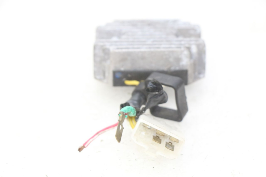 photo de REGULADOR DE CARGA PIAGGIO LIBERTY IGET 4T 50 (2015 - 2020) - Primer plano técnico