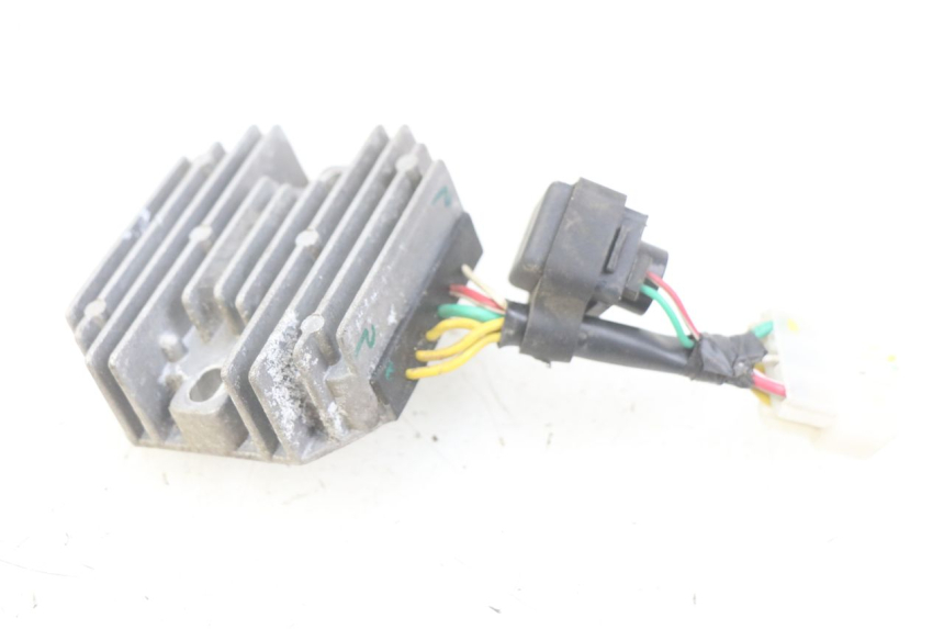 photo de REGULADOR DE CARGA PIAGGIO LIBERTY IGET 4T 50 (2015 - 2020) - Primer plano técnico