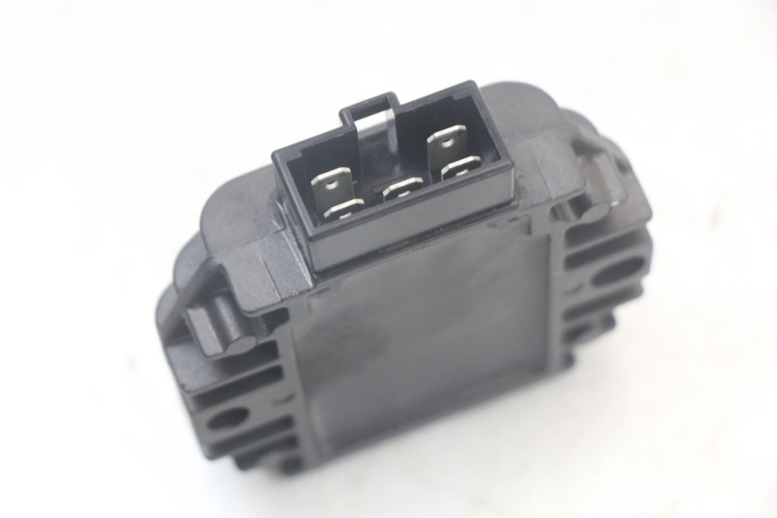 photo de REGULADOR DE CARGA PIAGGIO LIBERTY 125 (2009 - 2013) - Otra perspectiva