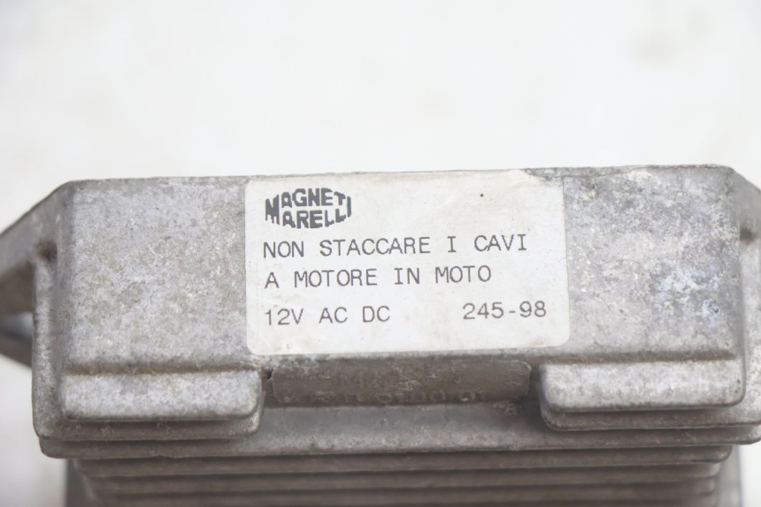 photo de REGULADOR PIAGGIO LIBERTY 50 (1998 - 2003) - Primer plano técnico