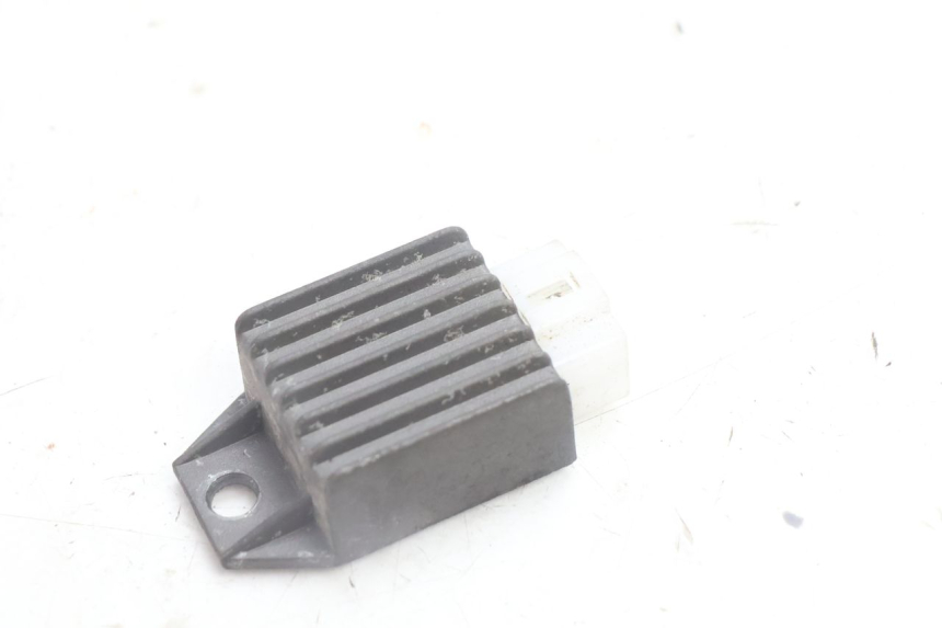 photo de REGULADOR DE CARGA PEUGEOT LUDIX BLASTER 50 (2006 - 2014) - Detalle de la pieza