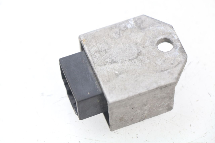 photo de REGULADOR DE CARGA PEUGEOT LUDIX 50 (2008 - 2017) - Detalle de la pieza