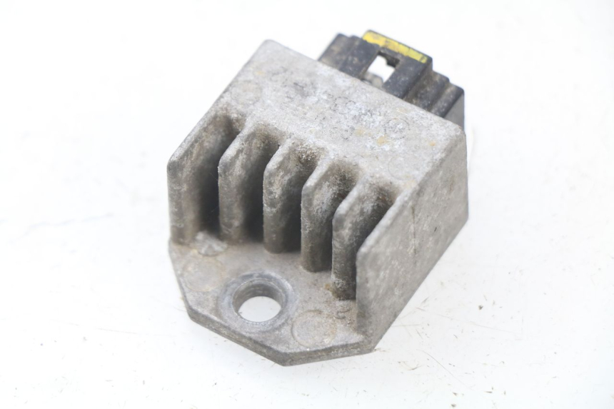 photo de REGULADOR DE CARGA PEUGEOT LUDIX 50 (2008 - 2017) - Zoom estado de uso
