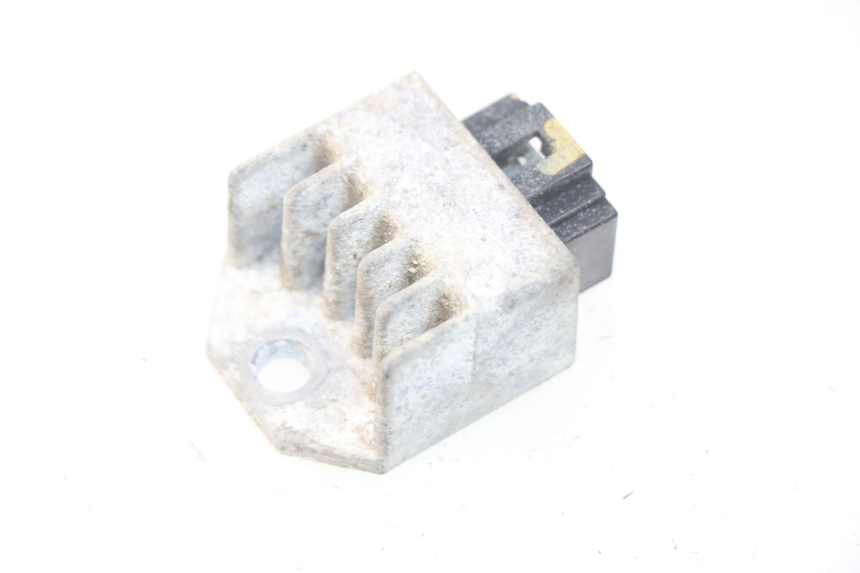 photo de REGULADOR DE CARGA PEUGEOT LUDIX 50 (2005 - 2007) - Otra perspectiva