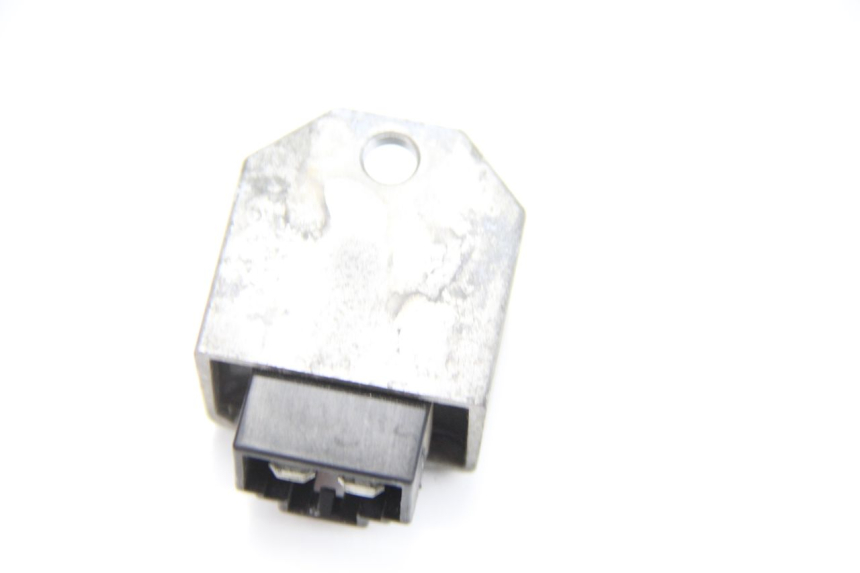 photo de REGULADOR DE CARGA PEUGEOT LUDIX 50 (2008 - 2017) - Primer plano técnico