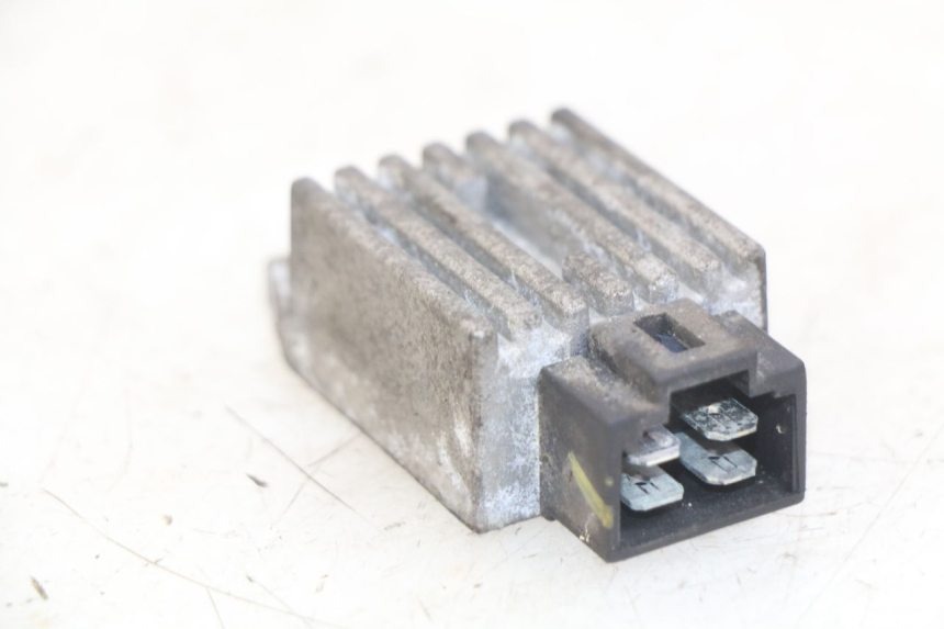 photo de REGULADOR DE CARGA PEUGEOT LUDIX 50 (2005 - 2007) - Zoom estado de uso