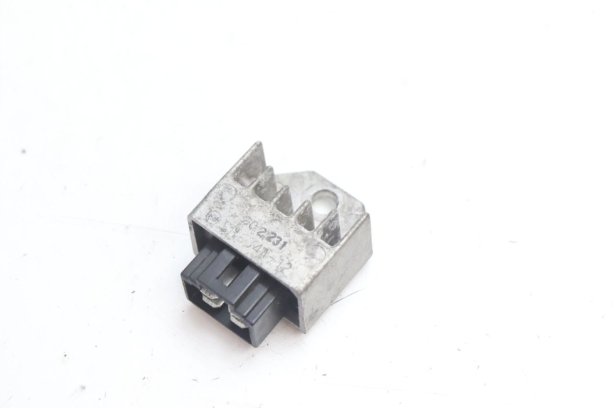 photo de REGULADOR DE CARGA PEUGEOT LUDIX 50 (2008 - 2017) - Detalle de la pieza
