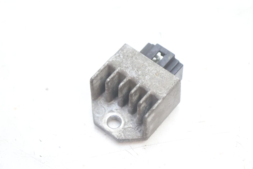 photo de REGULADOR DE CARGA PEUGEOT LUDIX 50 (2005 - 2007) - Detalle de la pieza
