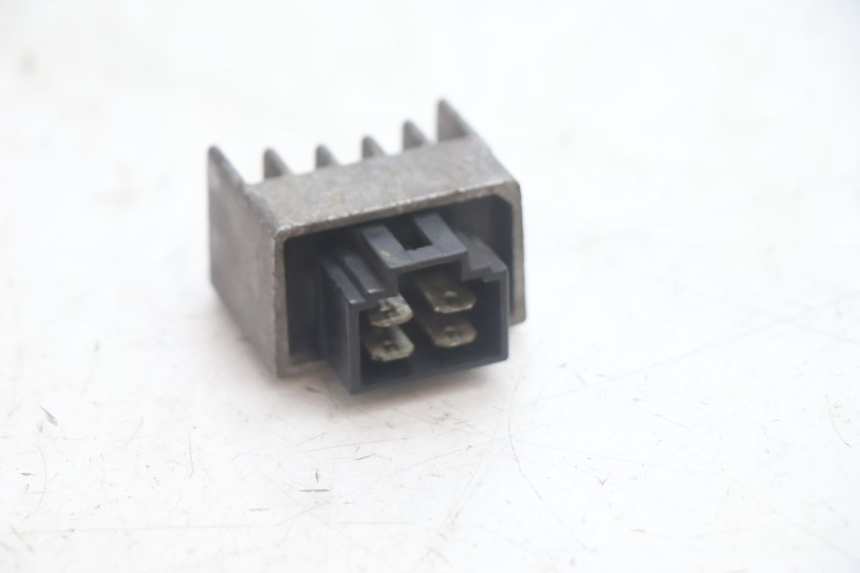 photo de REGULADOR DE CARGA PEUGEOT LUDIX 50 (2005 - 2007) - Zoom estado de uso