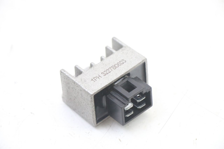 photo de REGULADOR DE CARGA MBK OVETTO ONE 2T 50 (2013 - 2017) - Detalle de la pieza