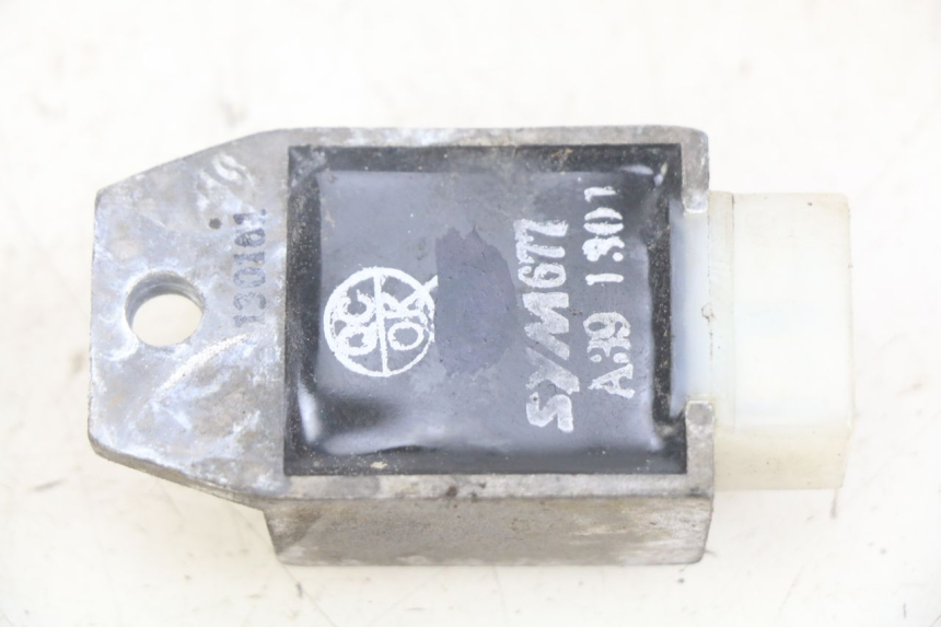 photo de REGULADOR DE CARGA SYM MIO 50 (2011 - 2017) - Zoom estado de uso