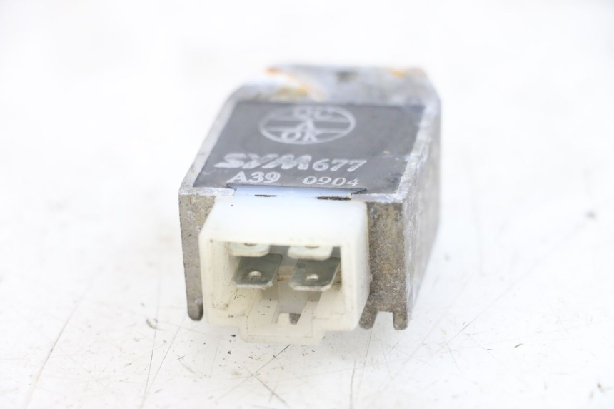 photo de REGULADOR SYM MIO 50 (2005 - 2010) - Detalle de la pieza