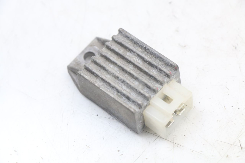 photo de REGULADOR DE CARGA SYM MIO 50 (2011 - 2017) - Vista principal