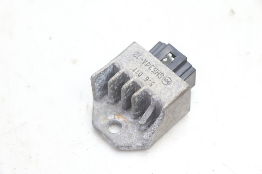 photo de REGULADOR SYM MIO 50 (2005 - 2010) - Detalle de la pieza