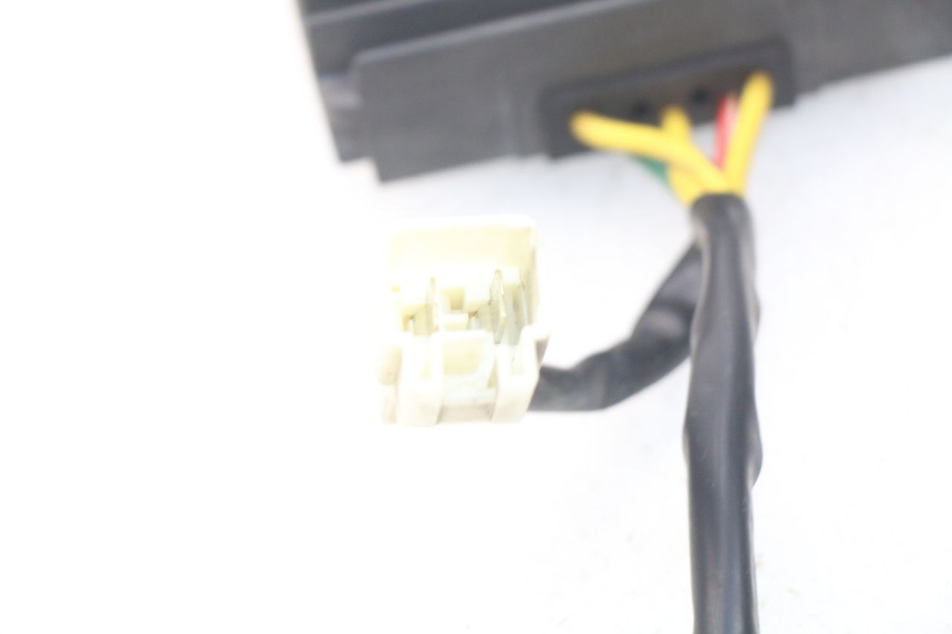 photo de REGULADOR PIAGGIO MP3 HPE 500 (2019 - 2022) - Primer plano técnico