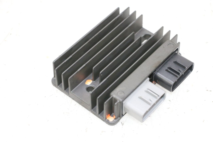 photo de REGULADOR PIAGGIO MP3 HPE 300 (2019 - 2026) - Vista general del producto