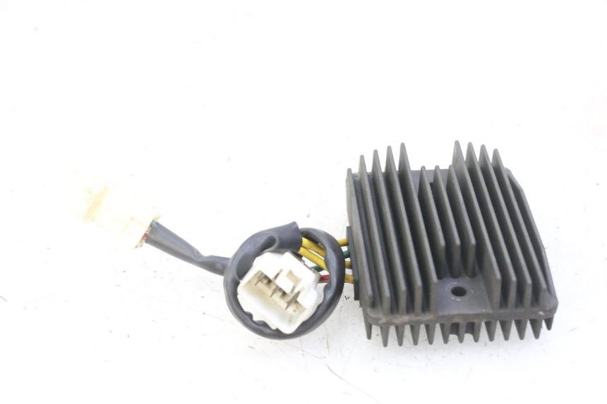 photo de REGULADOR PIAGGIO MP3 LT 300 (2010 - 2016) - Primer plano técnico