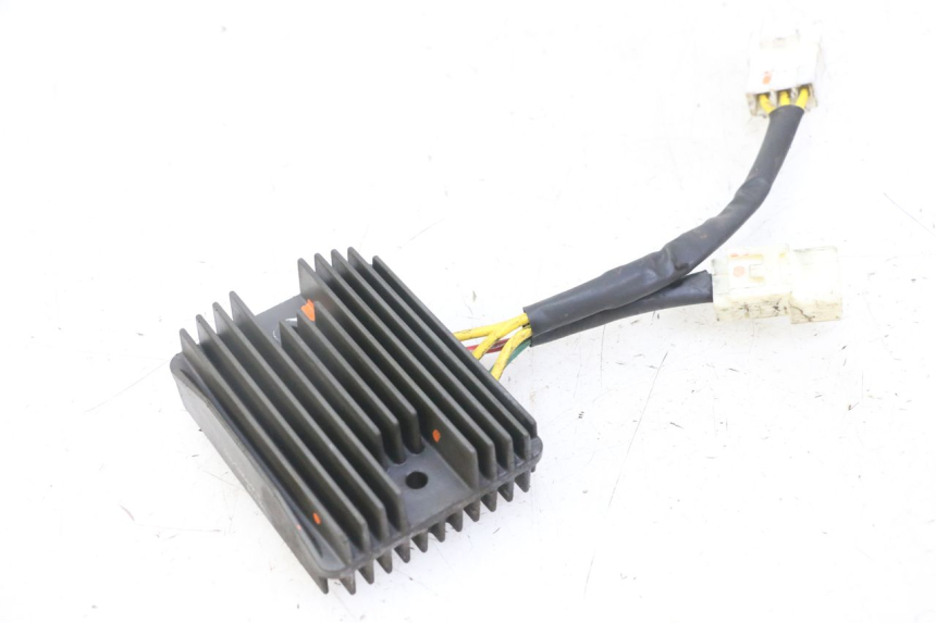 photo de REGULADOR DE CARGA PIAGGIO MP3 LT 300 (2010 - 2016) - Estado de la superficie y material