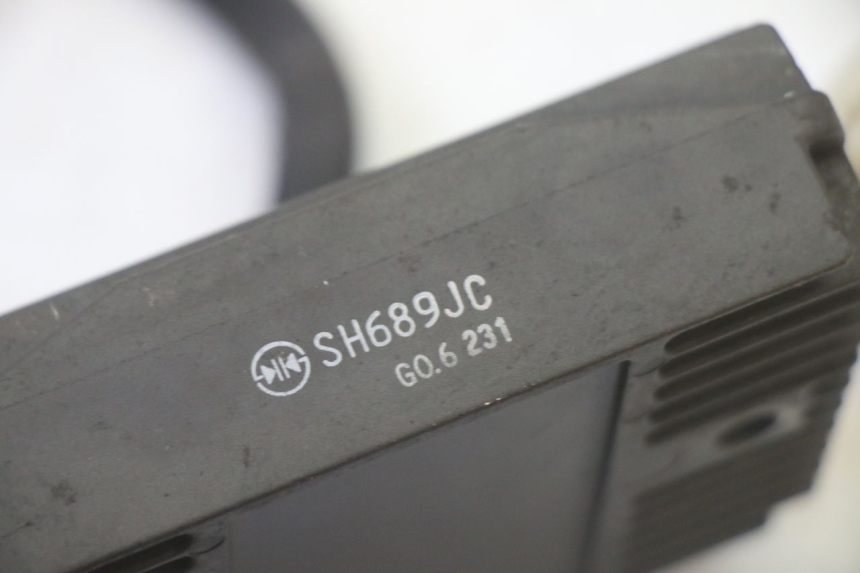 photo de REGULADOR DE CARGA PIAGGIO MP3 LT 300 (2010 - 2016) - Otra perspectiva