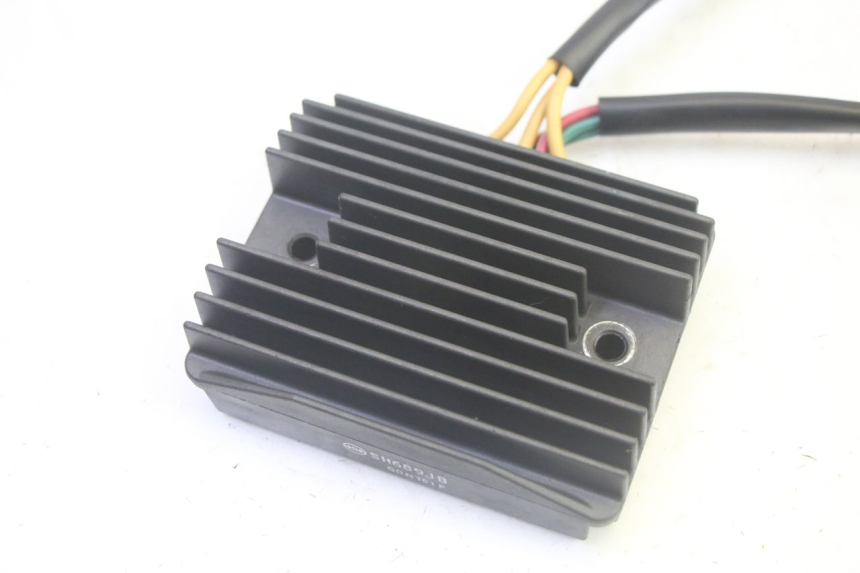 photo de REGULADOR DE CARGA PIAGGIO MP3 LT 400 (2007 - 2012) - Detalle de la pieza