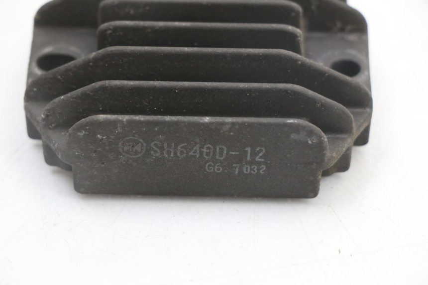 photo de REGULADOR DE CARGA PIAGGIO MP3 125 (2006 - 2014) - Otra perspectiva