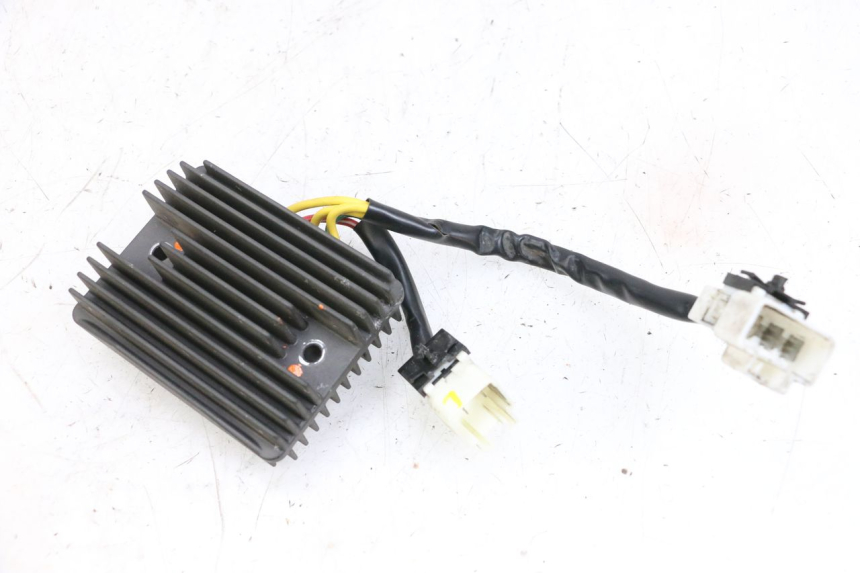 photo de REGULADOR DE CARGA PIAGGIO MP3 500 (2014 - 2017) - Otra perspectiva