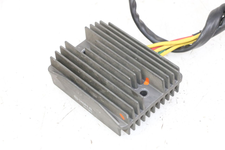 photo de REGULADOR DE CARGA PIAGGIO MP3 500 (2014 - 2017) - Detalles de los puntos de fijación